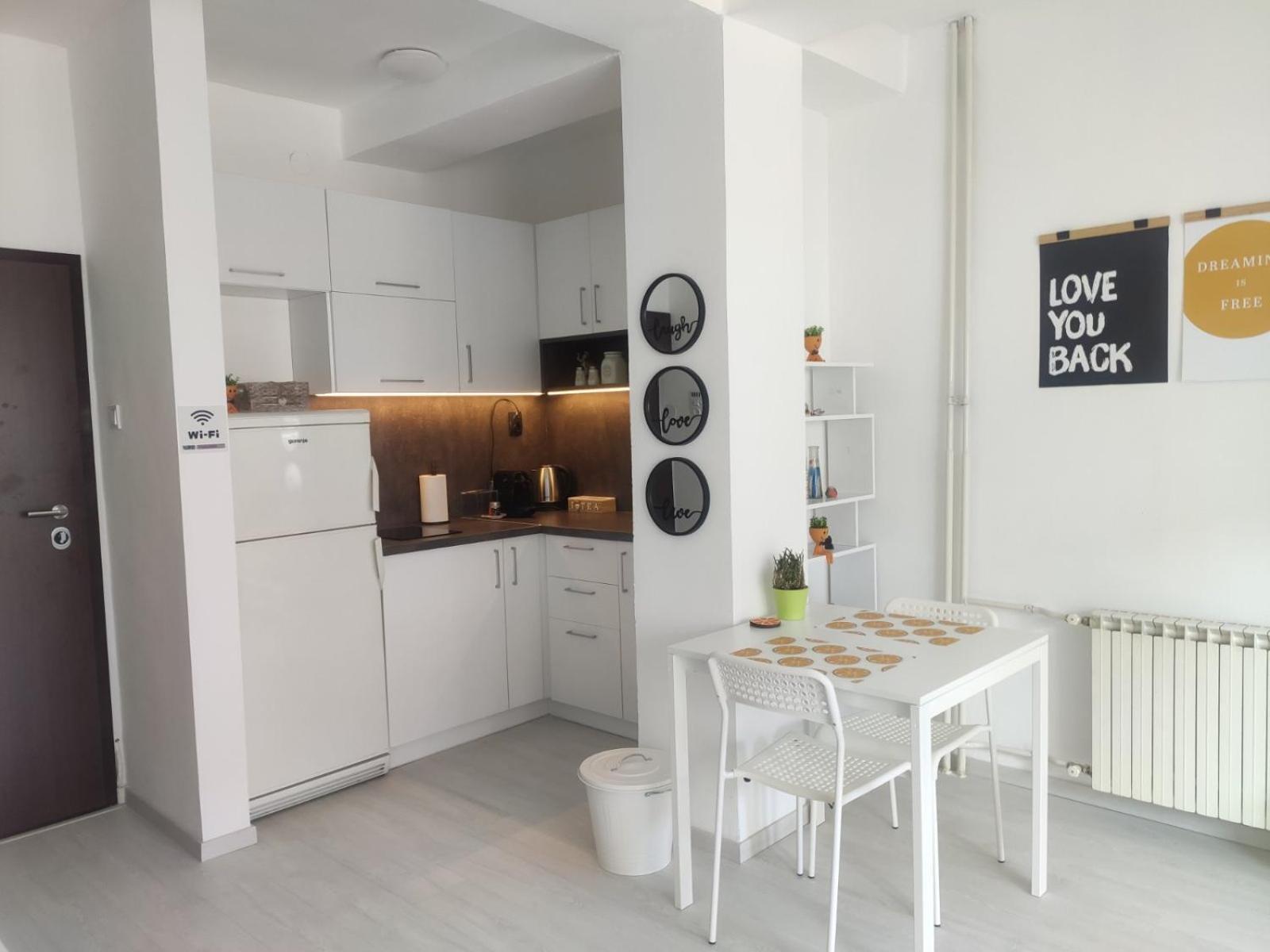 סקופיה City Center White Apartment! מראה חיצוני תמונה