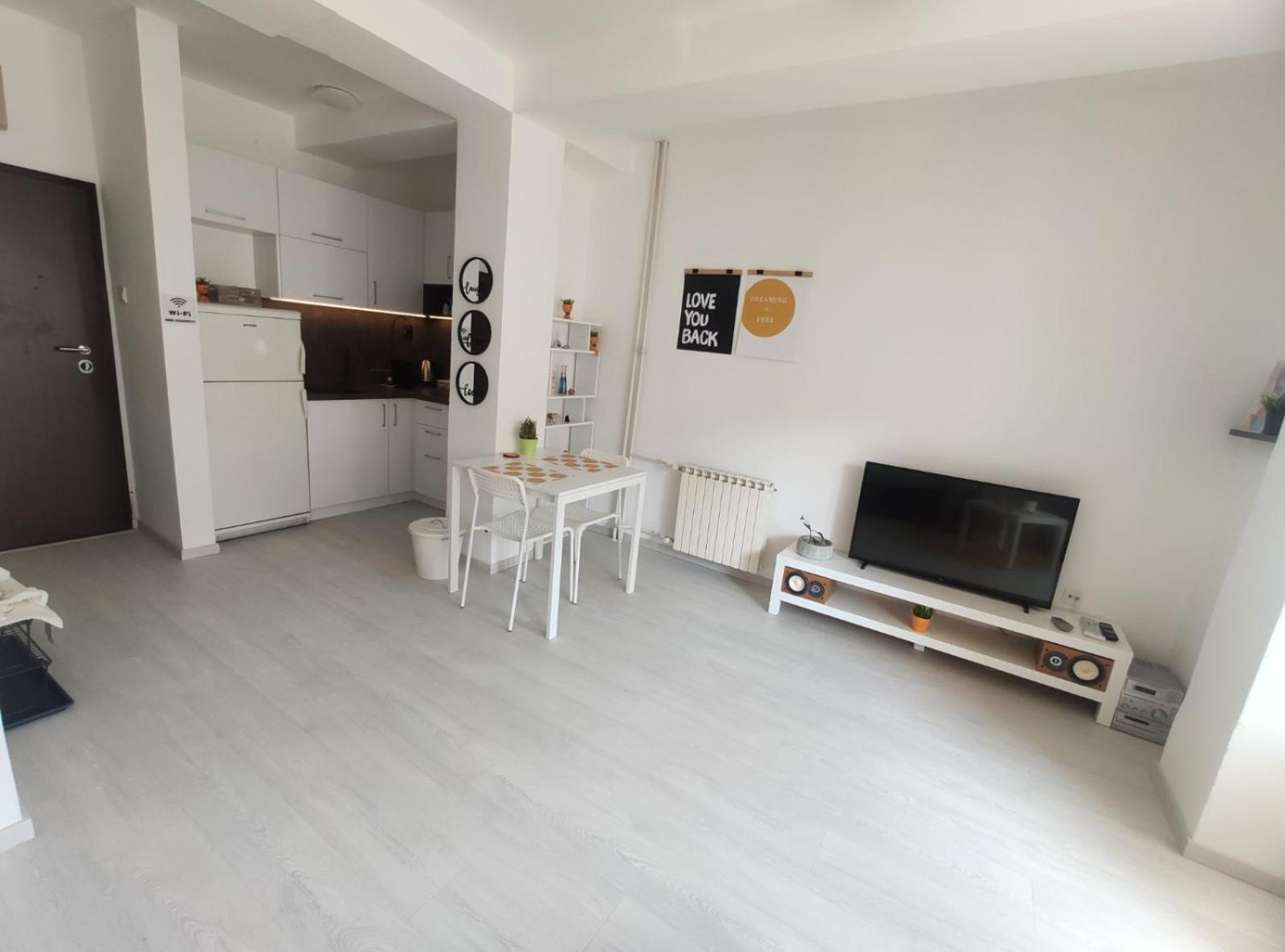 סקופיה City Center White Apartment! מראה חיצוני תמונה